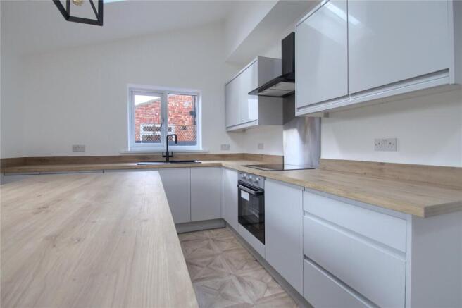 4 bed Semi-Detached for sale Image 8