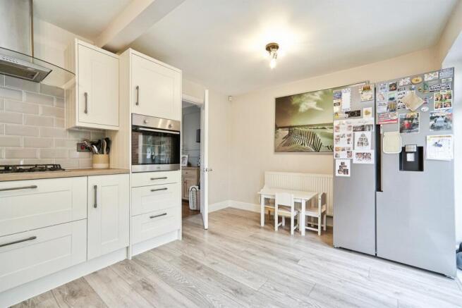 3 bed Semi-Detached for sale Image 6