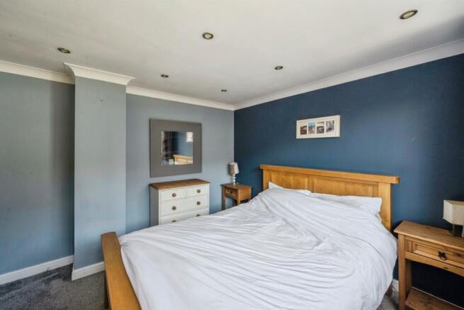 3 bed Semi-Detached for sale Image 8