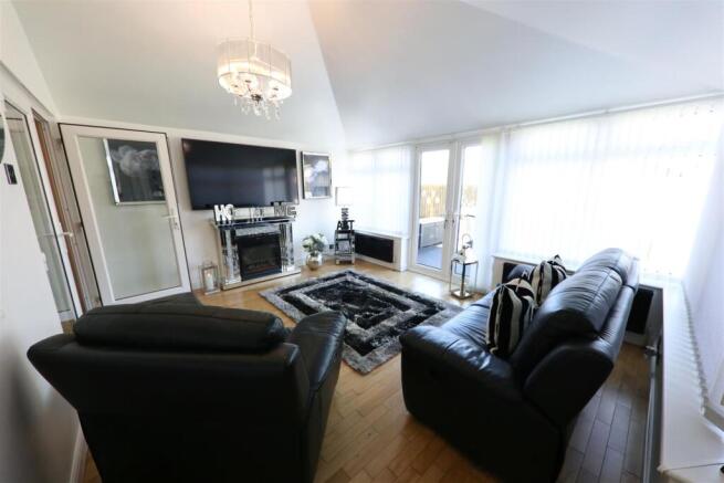 INFORMAL SITTING/ GARDEN ROOM