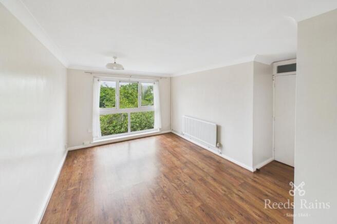 3 bed Apartment to rent Image 3
