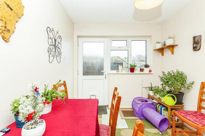Lounge & Dining Area