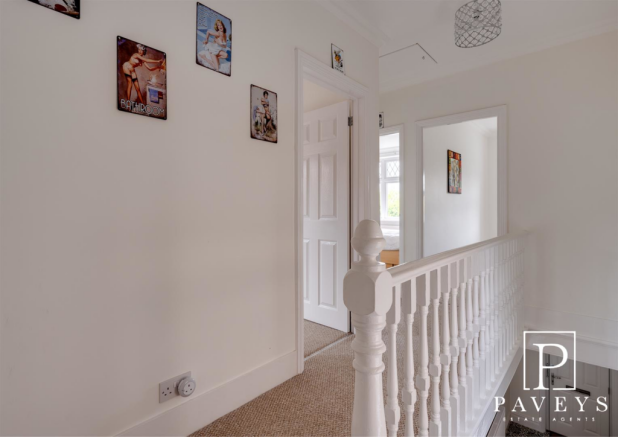 FIRST FLOOR LANDING