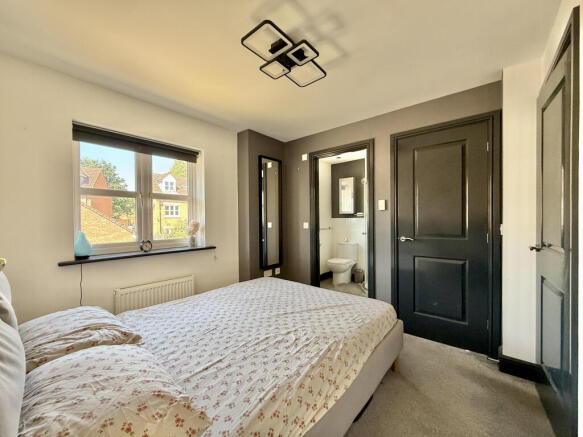 3 bed Town House for sale Image 8