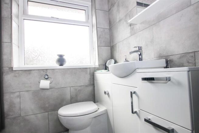 FIRST FLOOR LUXURY SHOWER ROOM