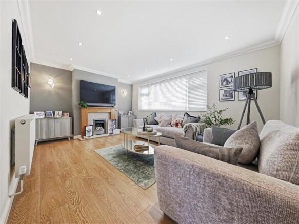 9 Cedar close (1).jpg