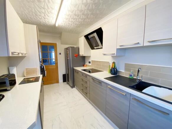 kitchen1.jpg