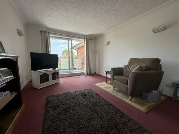 LOUNGE DINING ROOM