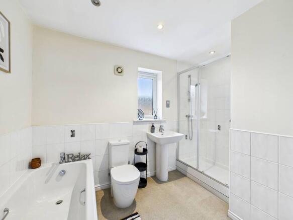 4 bed Detached for sale Image 7