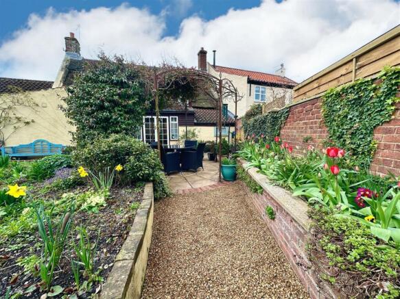 garden pathway.jpg