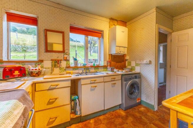 3 bed Semi-Detached for sale Image 6
