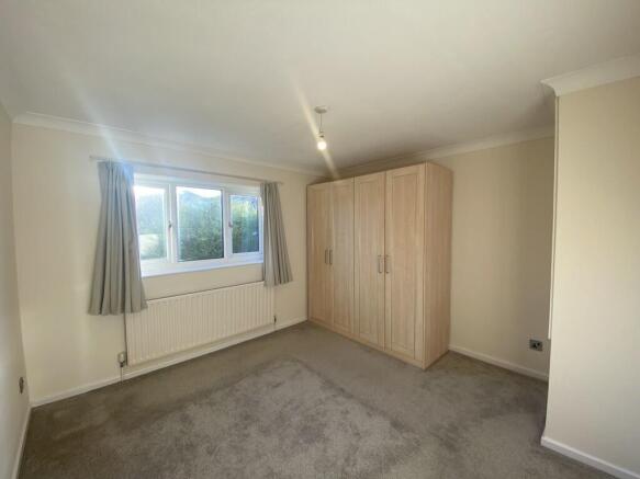 2 bed Semi-Detached to rent Image 12