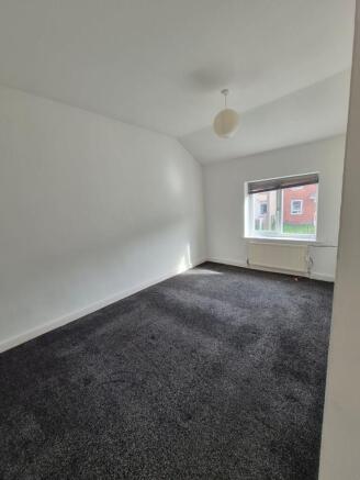 3 bed Flat to rent Image 7