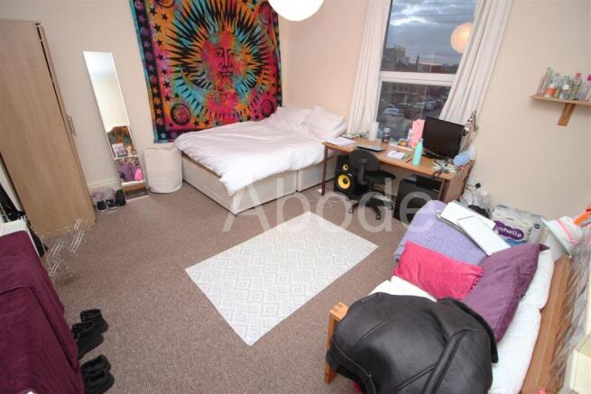 5 bed House to rent Image 8
