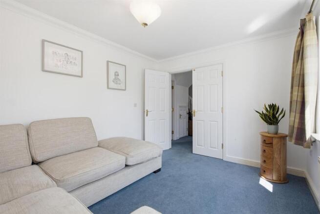 5 bed Detached for sale Image 10