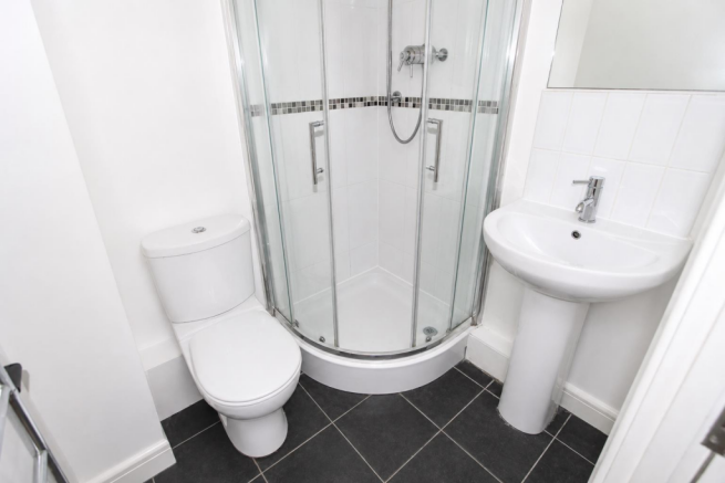 3 bed Apartment for sale Image 6