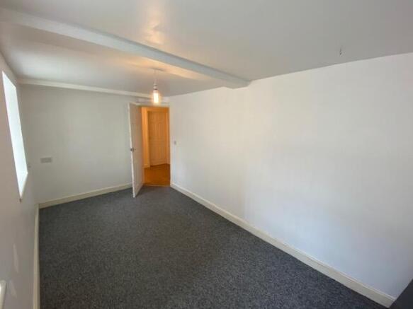 2 bed Flat to rent Image 10