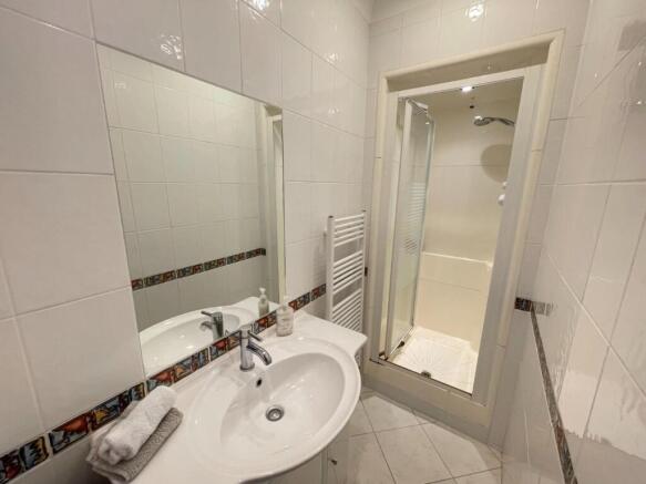 EN-SUITE (B3)