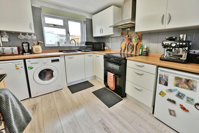 Fairfax Close, Cirencester, Gloucestershire photo 4