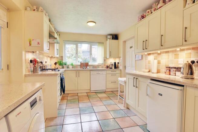 Kitchen/Breakfast...