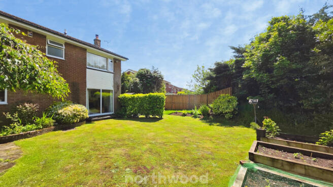 5 bed Detached for sale Image 11