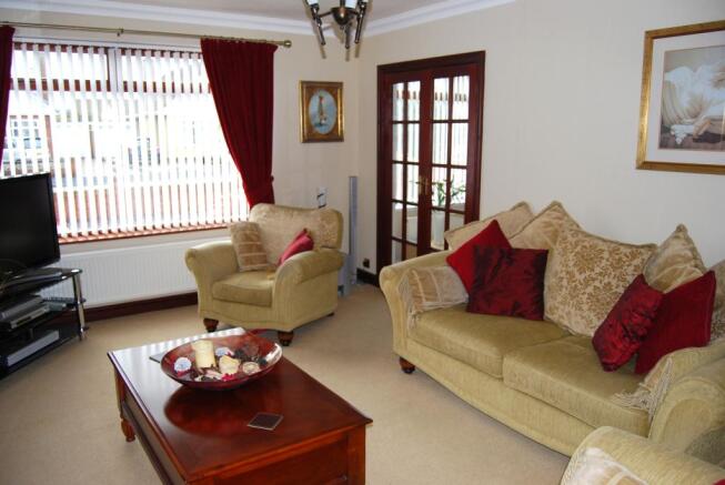 FRONT LOUNGE