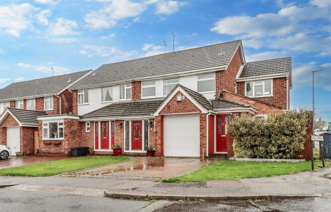 4-bed semi-detached on Trinder Way, Wickford, £490,000