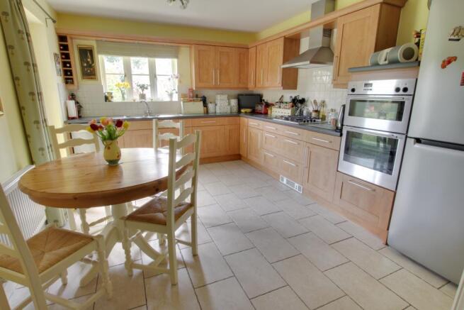 KITCHEN/BREAKFAST ROOM