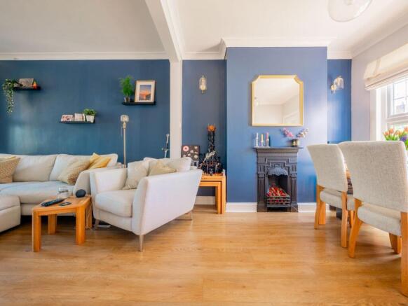 Lounge/Dining Room