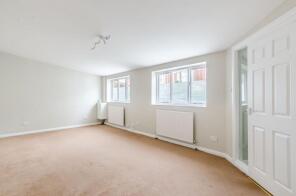 118, Chestnut Grove, London SW12 8JJ
