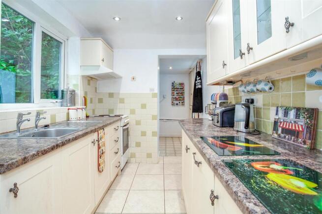 Kitchen 1.jpg