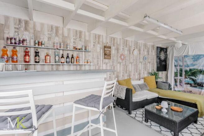 Garage/Bar