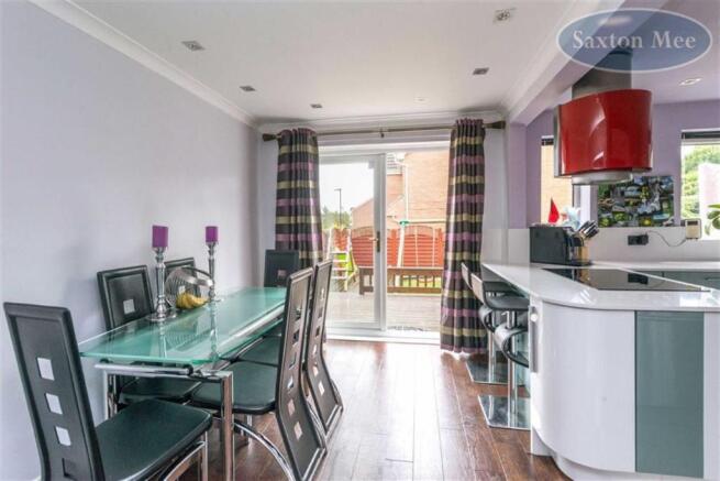 SEPARATE DINING ROOM