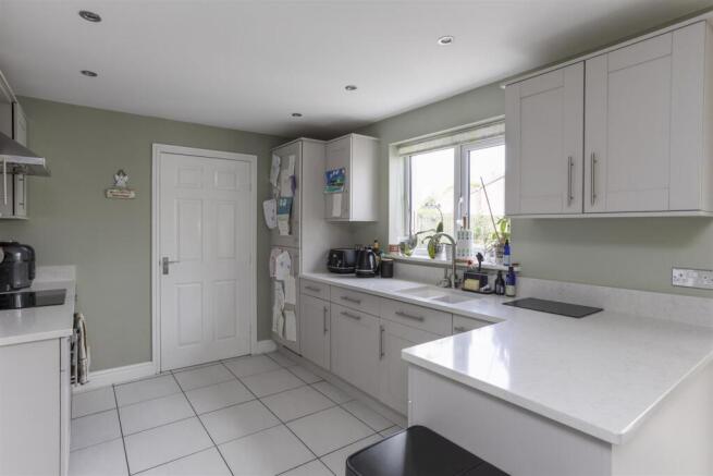 7_Driffield Avenue_9.jpg