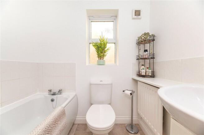 4 bed Detached for sale Image 11