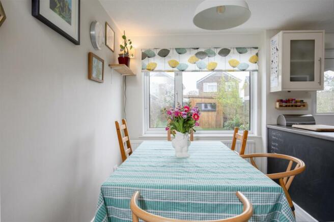 10A_Keble_Park_Crescent_10.jpg