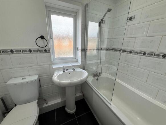 2 bed House to rent Image 7