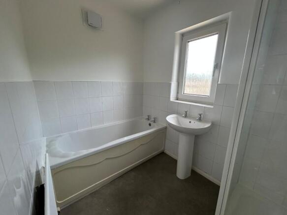 3 bed Semi-Detached to rent Image 9