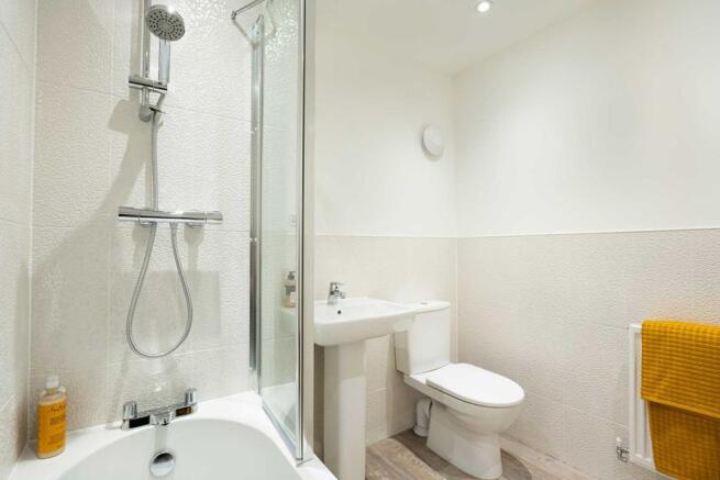 All-in-one family bathroom