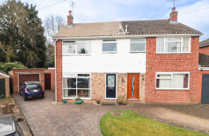 18, Wheatlock Mead, Redbourn AL3 7HS