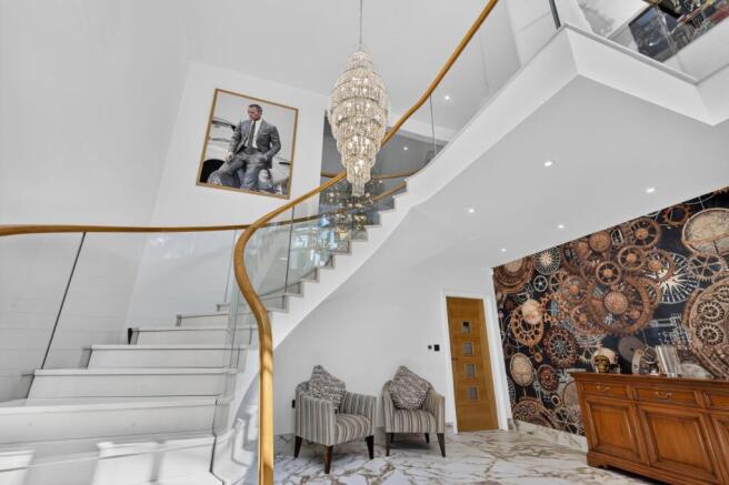 8 bed Detached for sale Image 11