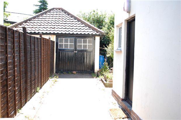 Drive & Garage