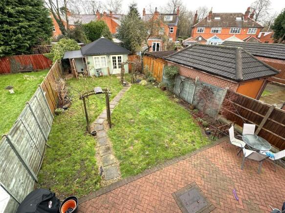 Rear Garden Overview 512