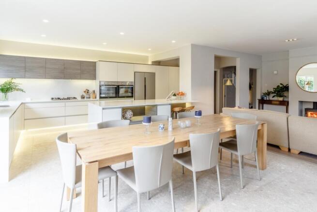 kitchen/dining/famil
