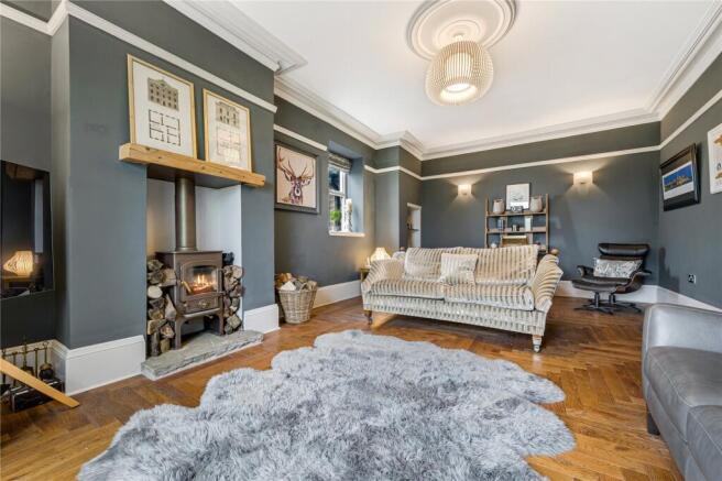7 bed Detached for sale Image 10