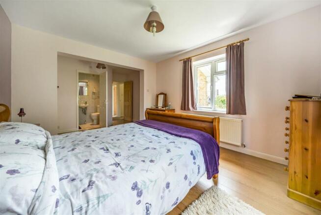 BEDROOM 1 (2)