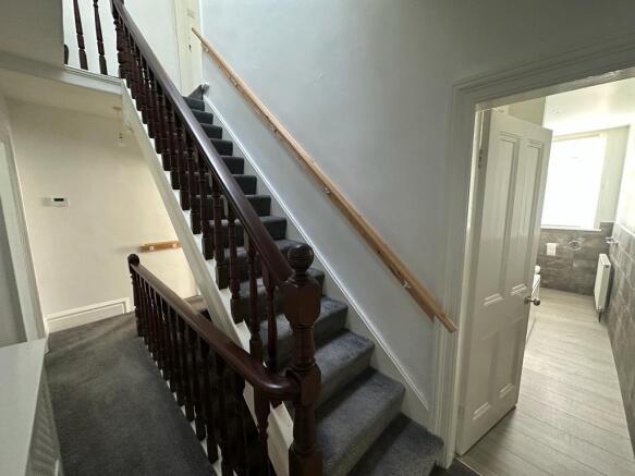 2 bed Apartment to rent Image 6