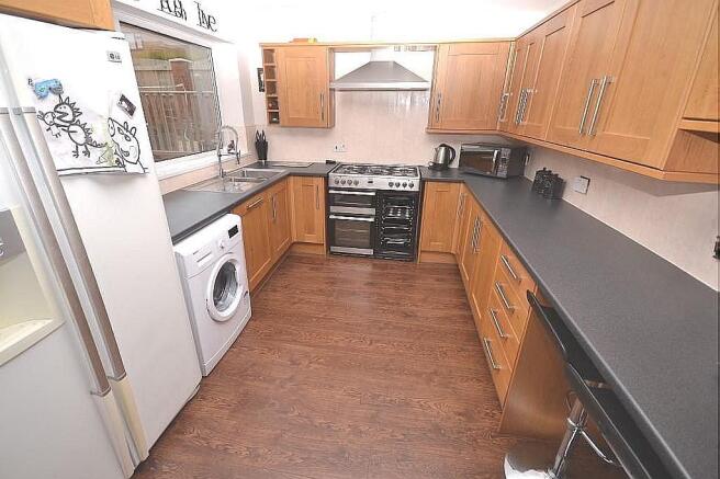 FITTED KITCHEN
