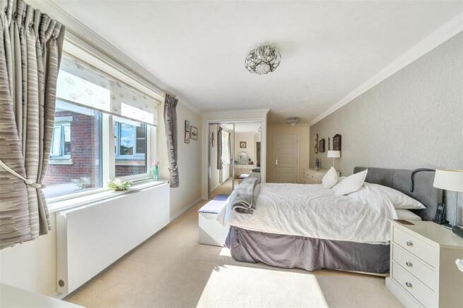 2 bed Retirement Property for sale Image 5