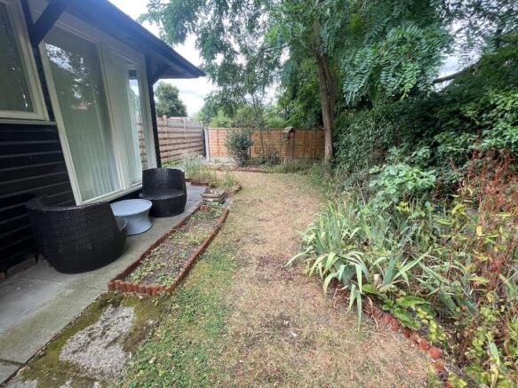 SIDE GARDEN
